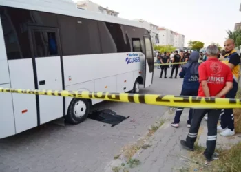 Midibüsün çarptığı anneanne- torun hayatını kaybetti