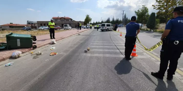 Kediye çarpmamak için manevra yapıp kadına çarptı