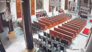 Kiliseden haç çaldı tutuklandı