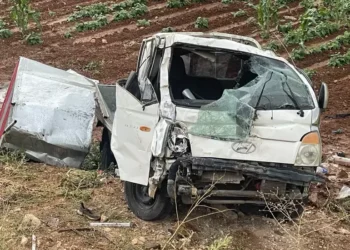 Tarım işçilerini taşıyan kamyonet devrildi