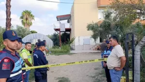 Çocukların oynadığı tüfek ateş aldı