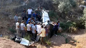 Uçuruma yuvarlanan otomobilin sürücüsü hayatını kaybetti