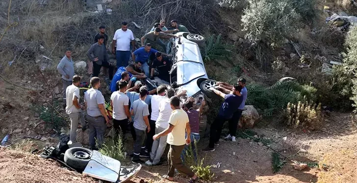Uçuruma yuvarlanan otomobilin sürücüsü hayatını kaybetti