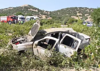 Otomobile tarlaya yuvarlandı