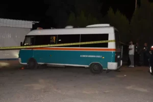 Durakta bekleyen şoför vuruldu