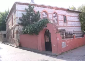 Tabuttan ses geldi, öldü sanılan kişi hastaneye götürüldü