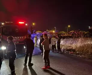 Alevlerin arasında kalan sürücü öldü