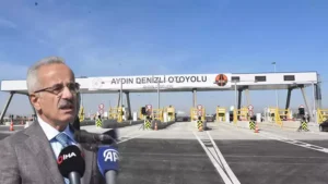 Ulaştırma ve Altyapı Bakanı Abdulkadir Uraloğlu, Aydın-Denizli Otoyolu sayesinde 1,5 ila 2