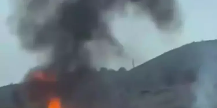 2 otomobil kafa kafaya çarpıştı, 5 kişi hayatını kaybetti