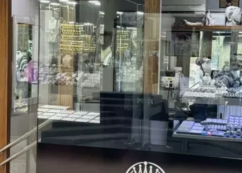 Topladığı altınlarla kaçtı