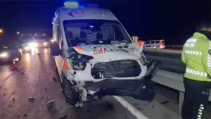 Kırıkkale’de ambulans ve iki otomobilin karıştığı kazada 1 kişi hayatını kaybetti, 1’i