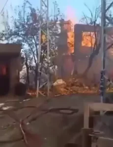 Çöplükte çıkan yangında 10 ev ile 2 samanlık yandı