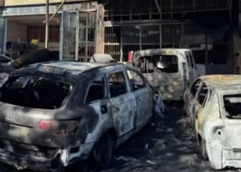 Çıkan yangında 9 araç kullanılamaz hale geldi