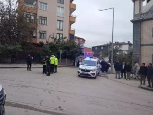 Ordu’nun Ünye ilçesinde namazdan çıktıktan sonra yolun karşısına geçerken belediyeye
