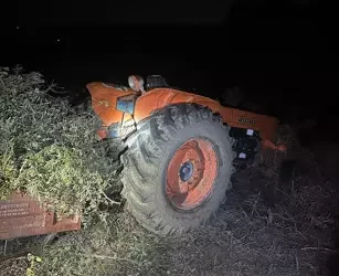 Devrilen traktör sonu oldu