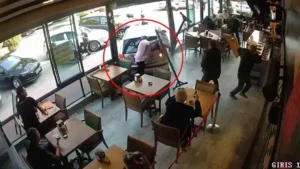 Aydın‘ın Kuşadası ilçesinde otomobilin kafeye girdiği kazada, 1 kişinin ölümüne,