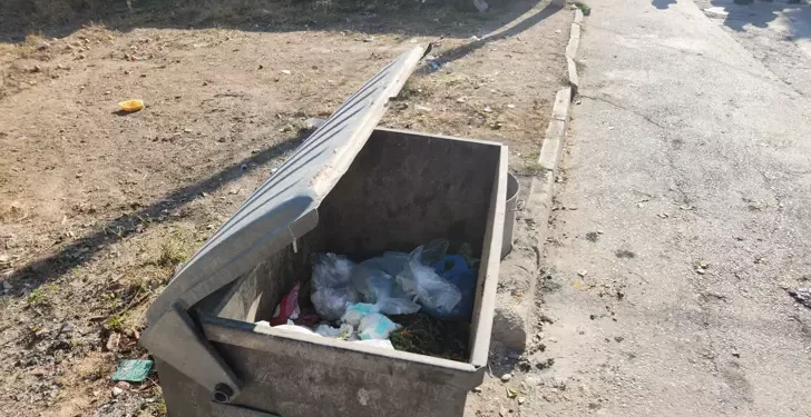 Çöp konteynerinde yastık kılıfına sarılı bebek bulundu