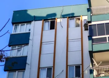 3 kardeş, camları bantlanan odada ölü bulundu