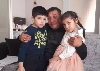 Sınır dışı edilen çocuklarının annesinin geri dönmesini istiyor