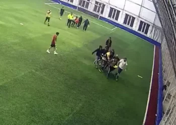 Halı saha maçında kalp krizi geçiren Berat, yaşamını yitirdi