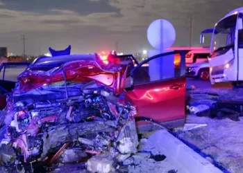 Polis midibüsüyle otomobil çarpıştı: 1 ölü, 7'si polis 11 yaralı