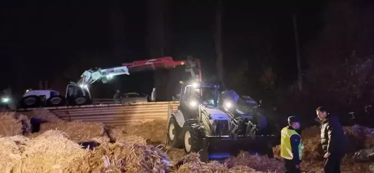 Kazaya müdahale eden polislere TIR çarptı: 1 şehit