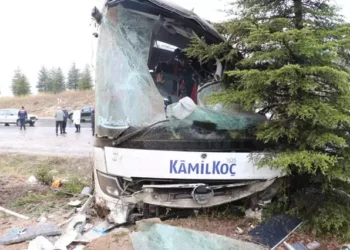 Yolcu otobüsü takla attı; 1 ölü, 42 yaralı