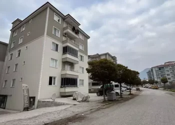 Evde çıkan yangında anne ile oğlu öldü