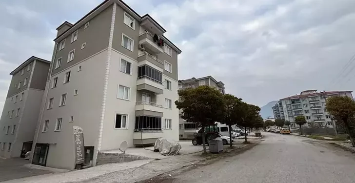 Evde çıkan yangında anne ile oğlu öldü