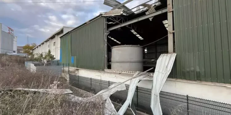 Fabrikada kazan bomba gibi patladı