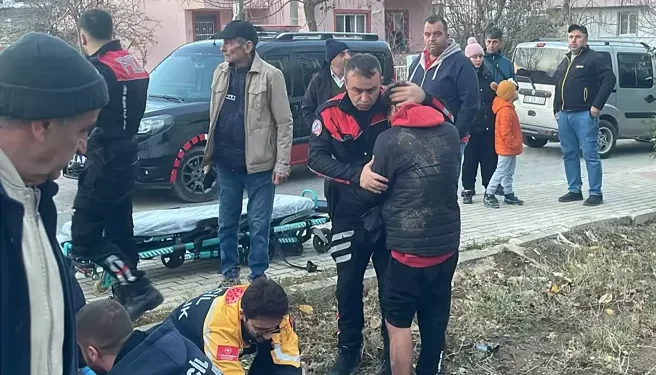 Yaralı genç polise sarılıp ağladı
