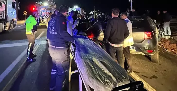 2 otomobil çarpıştı İl Başkanı öldü, 2’si polis 6 yaralı