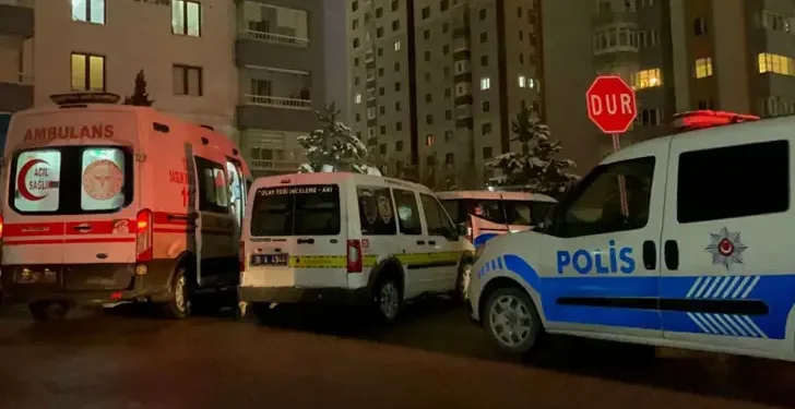 Tartıştığı 2 komşusunu tabancayla vurdu