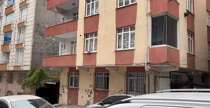 Eşini öldürüp kendini ihbar etti