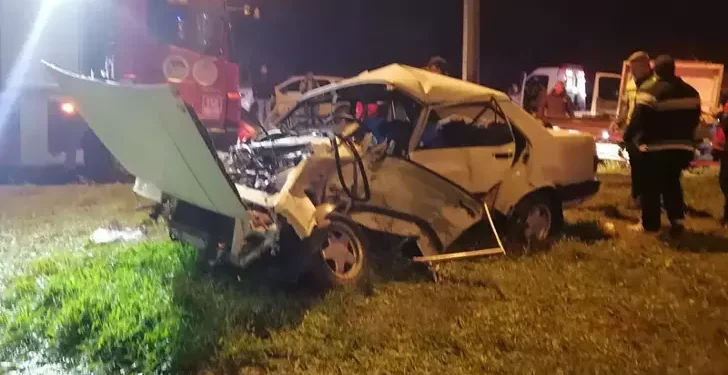 2 otomobilin çarpıştığı kazada karı- koca öldü