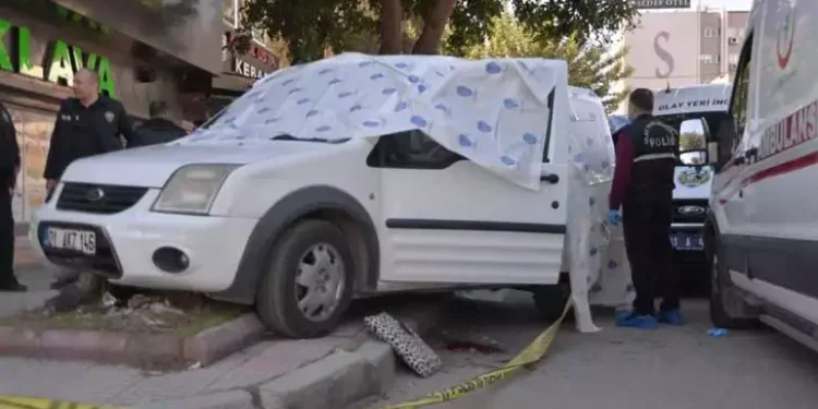 Eski sevgilisini öldürdükten sonra intihar etti