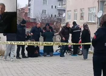 Annesiyle gönül ilişkisi olduğunu düşündüğü kişiyi öldürdü