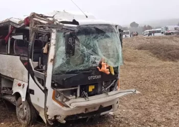 İşçi servisi şarampole devrildi; 1 ölü, 9 yaralı