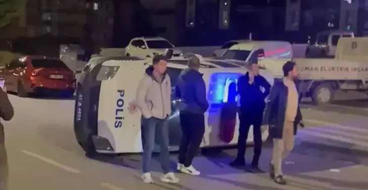 Polis aracı ile otomobil çarpıştı: 2'si polis 6 yaralı