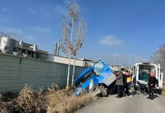 Cep telefonuna bakarken sulama kanalına devrildi