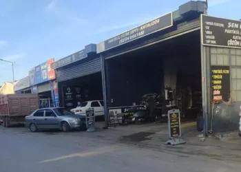 Husumetli olduğu baba ile oğlunu tabancayla vurdu