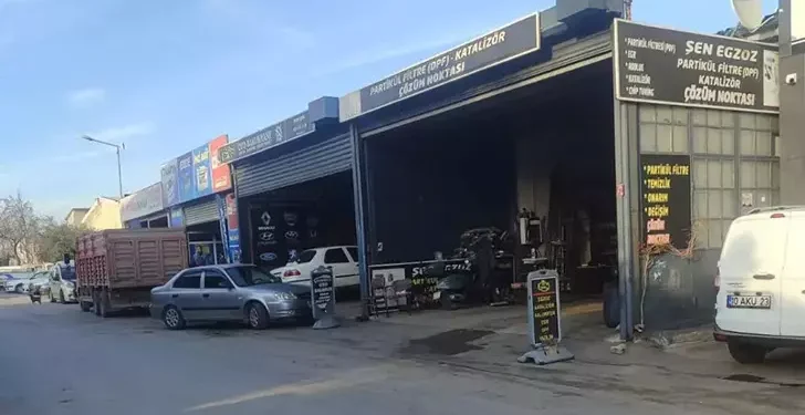 Husumetli olduğu baba ile oğlunu tabancayla vurdu