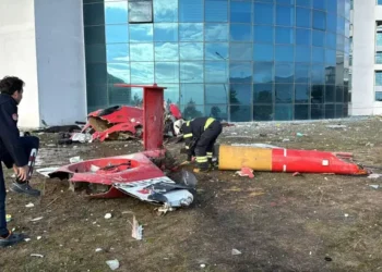 Hastaneye çarpan helikopter düştü
