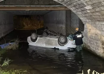 Otomobiliyle düştüğü çayda ölü bulundu