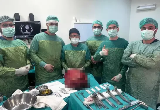 Karnından 13 kiloluk kitle çıkarıldı