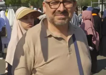Motosikletle camiye giderken çukura düştü