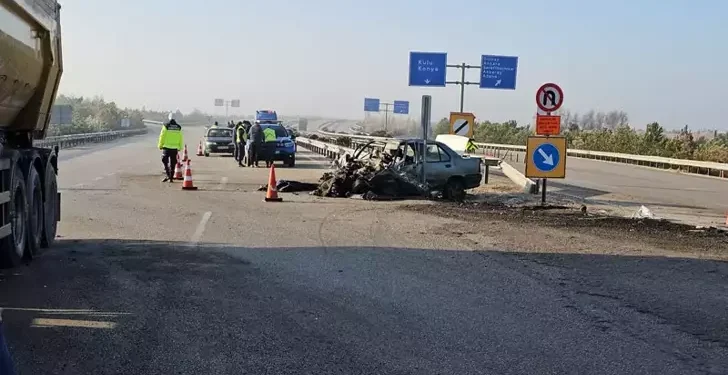 Otomobil TIR'la çarpıştı: 1 ölü, 1 yaralı