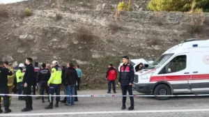 Balıkesir‘in Kepsut ilçesinde meydana gelen kazanın ardından bölgeye Kepsut İtfaiye