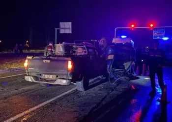 Kamyonet ile otomobil çarpıştı: 2 ölü, 2 yaralı