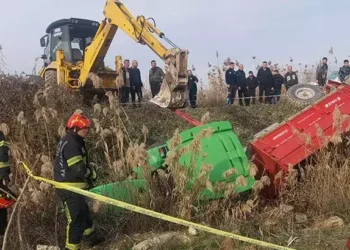 Traktör devrildi dede öldü, torunu kurtuldu